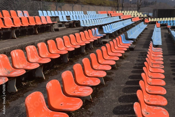 Obraz 古びた野球場のベンチ