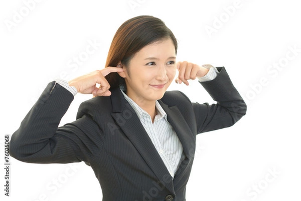 Fototapeta 耳を押さえる女性