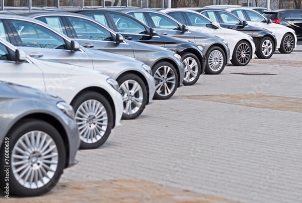 Obraz Autos stehen zum Verkauf