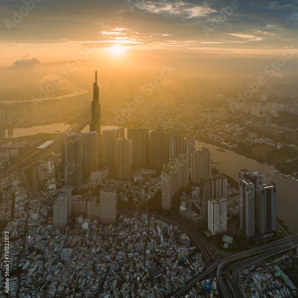 Fototapeta 
When the sun rises above the tallest building in Vietnam, photo taken in May 2023