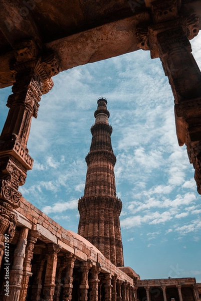 Fototapeta Qutab Minar complex dynamic clear sky