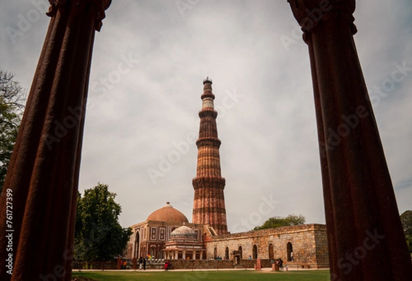 Obraz Qutab Minar complex dynamic clear sky