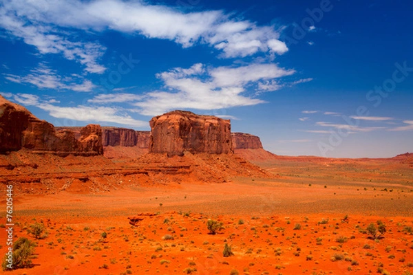 Obraz Iconic peaks of rock formations in the Navajo Park of Monument V