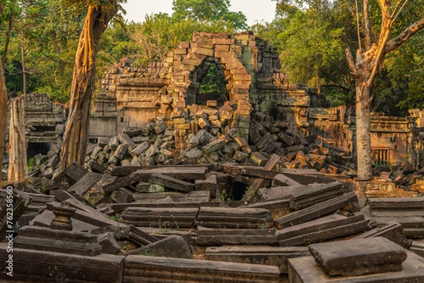 Fototapeta The hidden beauty of ancient temple ruins in the middle of jungle forest temple of Beng Mealea temple, Siem Reap, Cambodia.