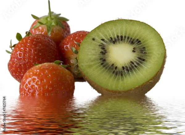 Fototapeta strawbs and kiwi flood