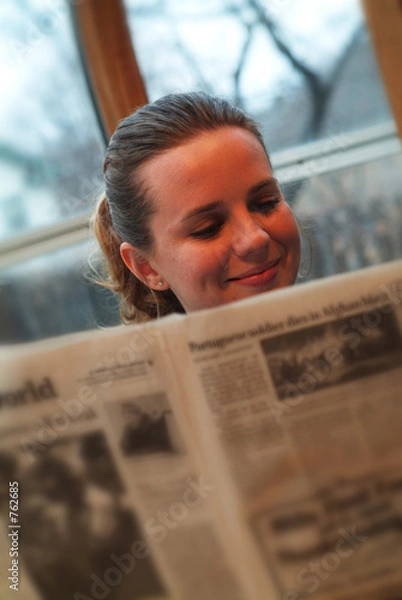 Obraz woman reading newspaper