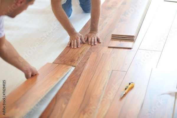 Obraz Montaż podłóg laminowanych