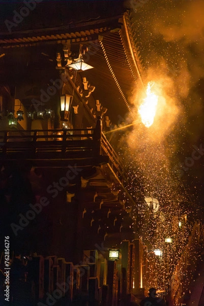 Obraz 奈良　東大寺のお水取り　お松明　縦位置