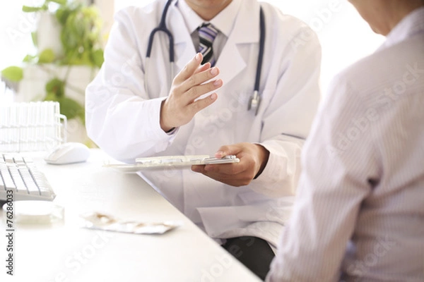 Obraz Lekarze wyjaśniający pacjentom