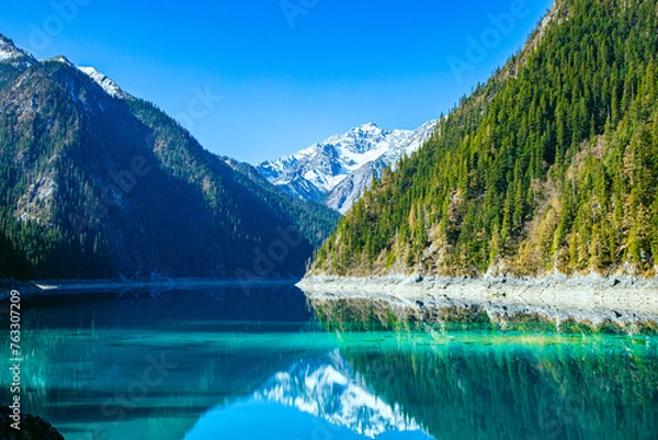 Fototapeta Jiuzhaigou Valley, Aba Qiang and Tibetan Autonomous Prefecture, Sichuan Province - beautiful lakes and mountains under the blue sky