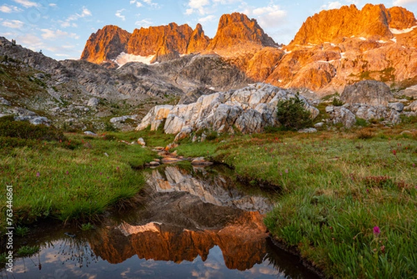 Obraz Golden Morning Alpenglow in the Eastern Sierra Mountains