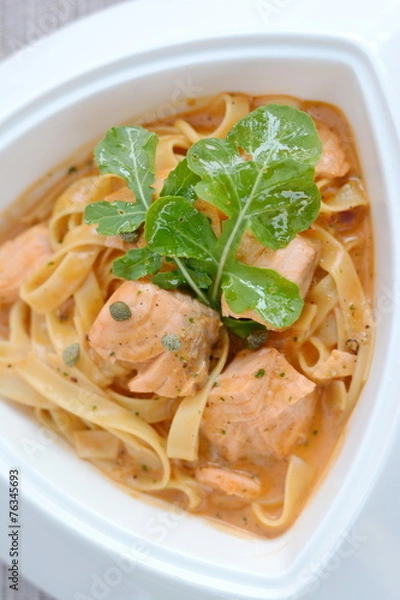 Obraz Salmon spaghetti with orange sauce