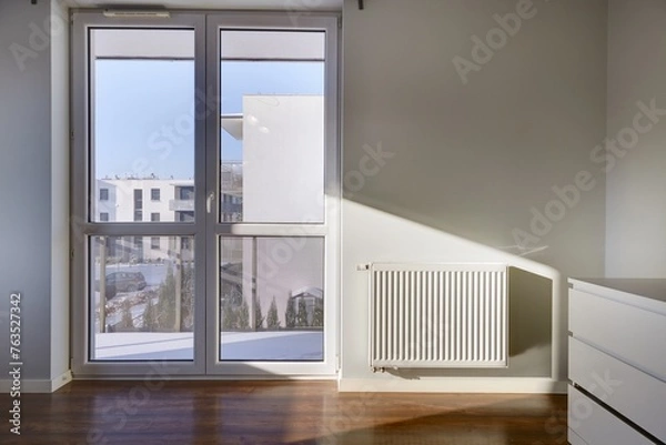 Fototapeta Kaloryfer w pustym mieszkaniu