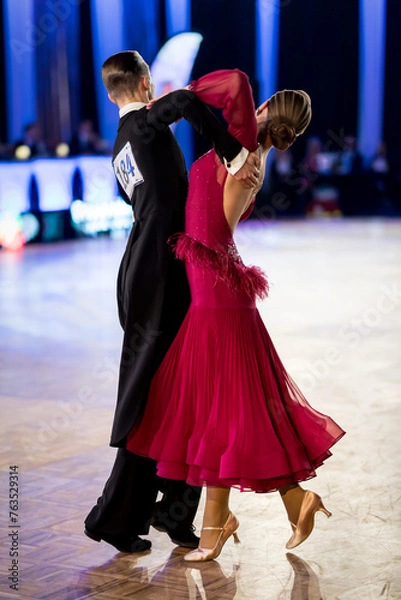 Fototapeta couple dancing standard dance