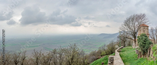 Fototapeta Wide panoramic view of Nekresi monastery and Alazani valley n Kakheti, Georgia