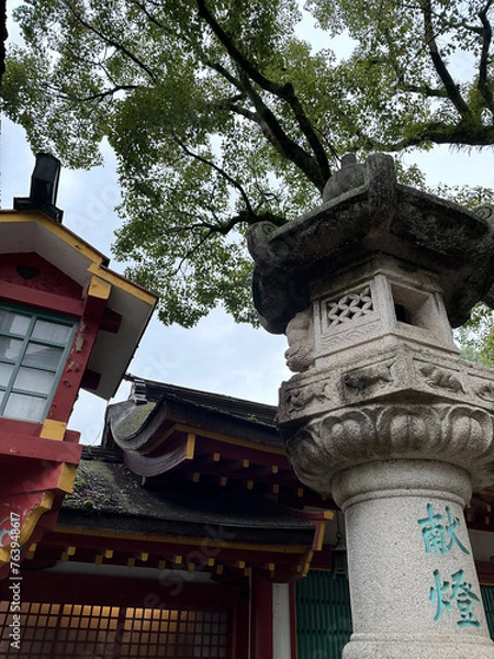 Fototapeta 石灯籠と朱色の灯篭