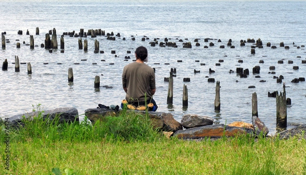 Fototapeta meditating man, hudson river    