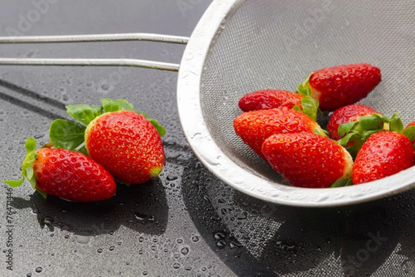Obraz strawberries in strainer