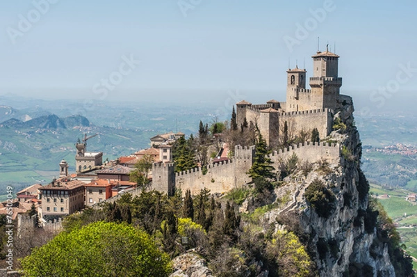 Fototapeta The Guaita fortress is the oldest and the most famous tower