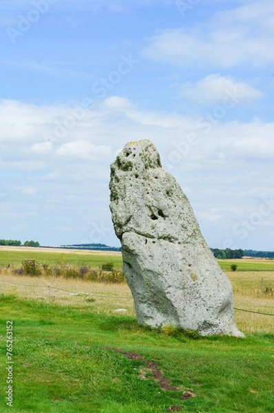 Obraz 何もない草原に突き刺さる巨石