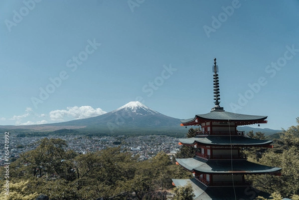 Fototapeta fuji mountain and pagoda with clear sky - japan