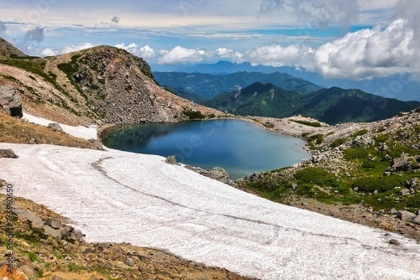 Fototapeta 残雪の白山の翠ヶ池