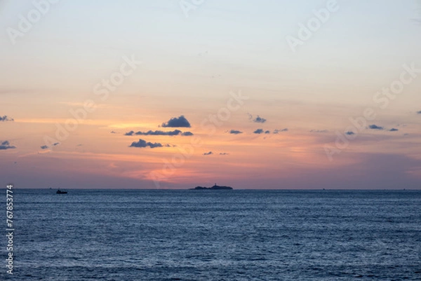 Obraz 夕焼けに浮かぶ島