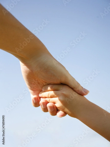 Fototapeta 手をつなぐ親子