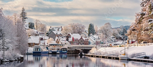 Fototapeta A panoramic view of snow-covered Fort Augustus, a village on the banks of Loch Ness in the Scottish highlands