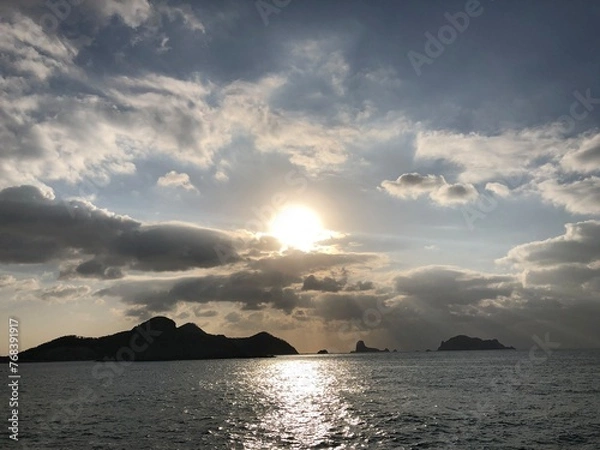 Fototapeta 해넘이가 시작되기 전 강렬한 태양