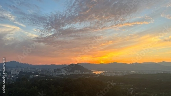 Fototapeta 하늘을 빨갛게 물들어 놓은 석양