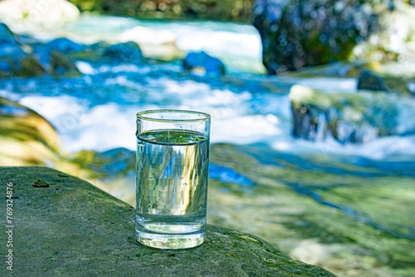 Obraz グラスの中の天然水