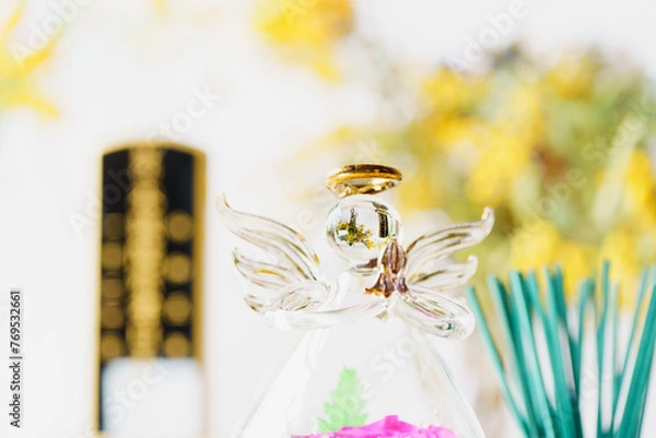 Obraz 位牌と線香、お祈りする天使 お葬式