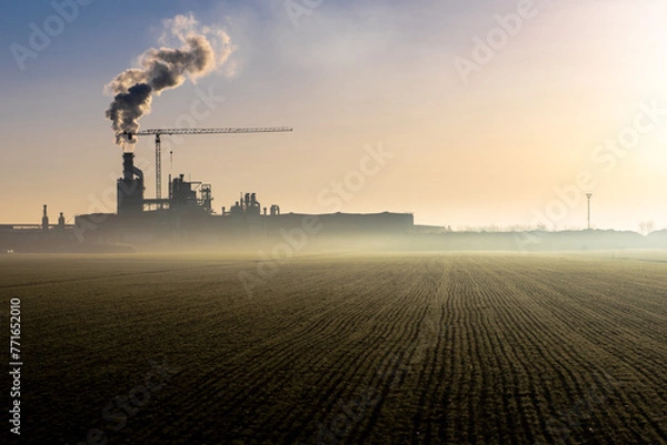 Obraz a factory heavily pollutes the air