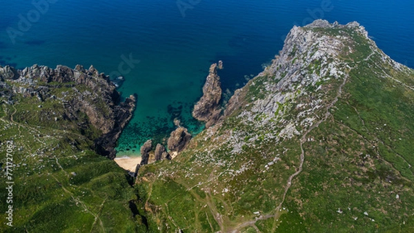 Obraz Hidden beach amongst the cliffs 