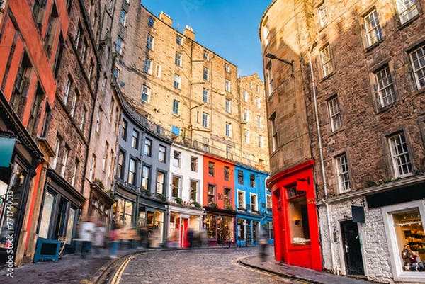 Fototapeta Colorful store fronts and old architecture along West Bow and Victoria Street in Edinburgh Old Town, Scotland