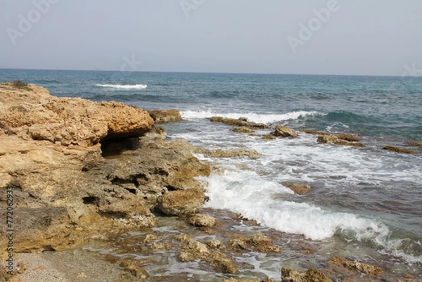 Fototapeta Rauschen am Felsenstrand