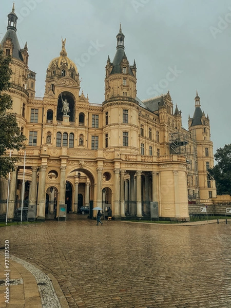 Fototapeta Photo of landscape and architecture of Schwerin Castle in Schwerin, northern Germany, Mecklenburg-Vorpommern