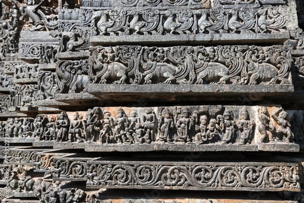 Fototapeta Beautiful stone carvings on the wall of the ancient Hoysaleshwara temple in Halebeedu in Karnataka.