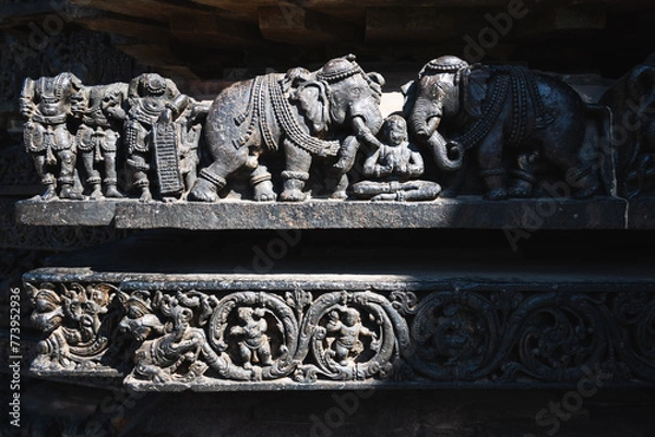 Fototapeta Beautiful carvings of elephants at the ancient Hoysaleshwara temple in Halebidu in Karnataka.
