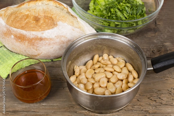 Obraz baked beans in a saucepan