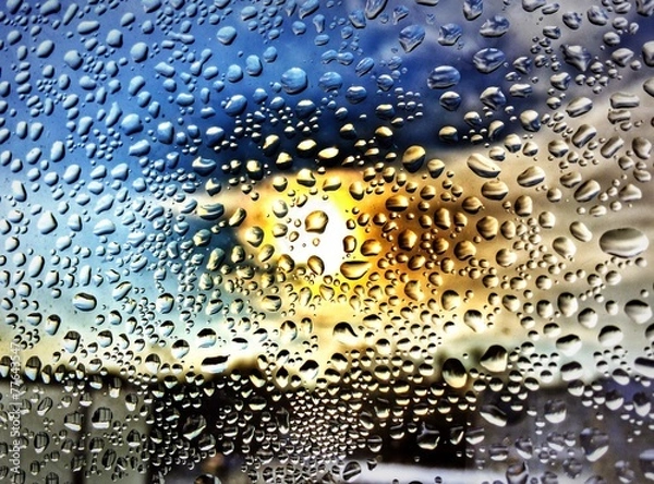 Obraz sonne hinter einer regenscheibe