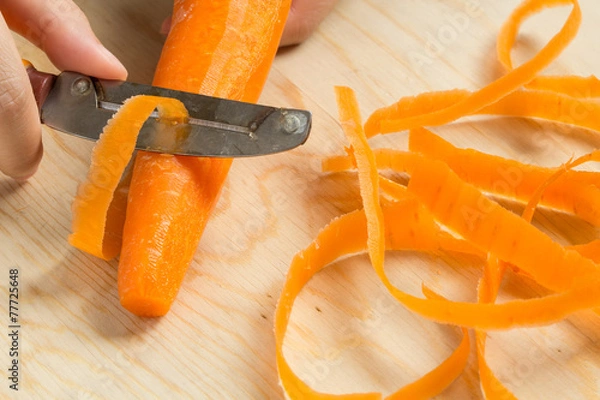 Obraz Peeling carrot