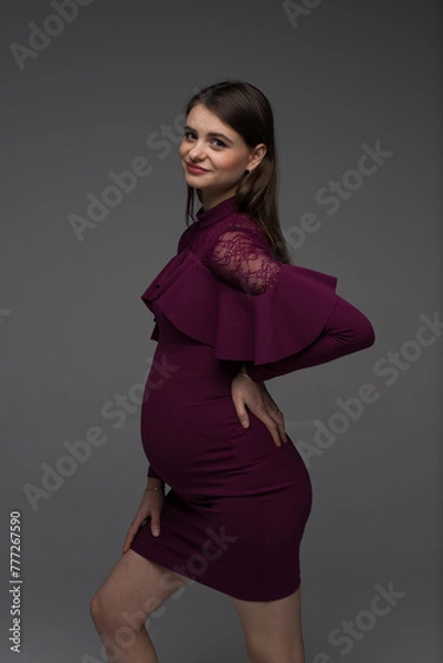 Obraz pregnant woman on a grey background, studio pregnancy photo shoot, studio pregnancy, maternity style