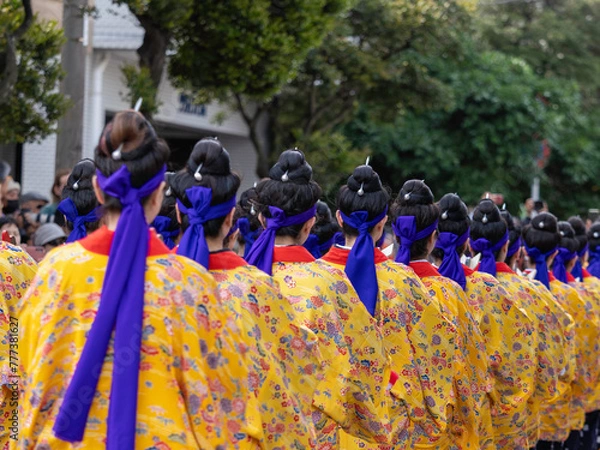 Fototapeta 沖縄の伝統行事　じゅり馬祭り