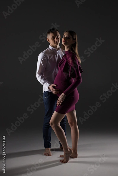 Obraz portrait of a pregnant couple, pregnancy couple posing in a studio, studio pregnancy shoot