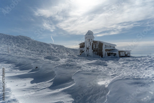 Obraz 冬の蔵王　雪で覆われた建物