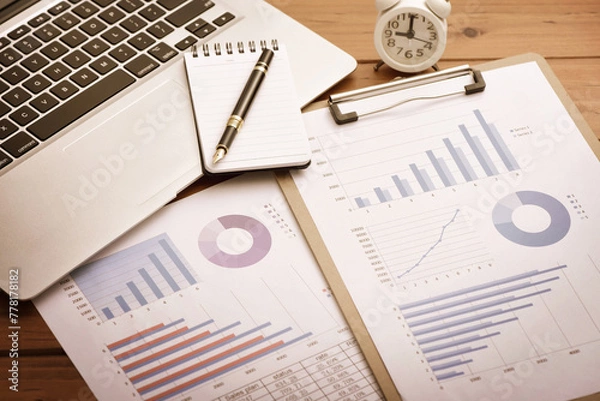 Obraz Financial data report analysis scenario placed on the desk
