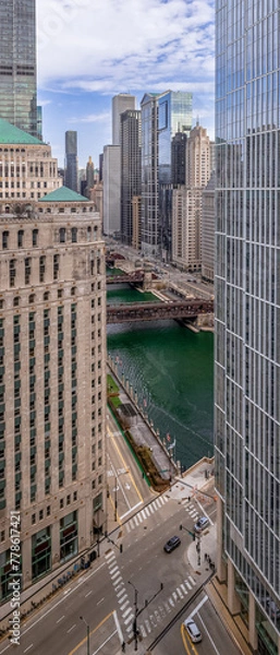 Fototapeta Chicago Downtown. Cityscape image of Chicago, Ill. USA showing high rises, river, and river walk in the downtown district.
