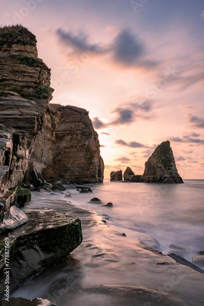 Fototapeta 大波月海岸ロウソク岩の朝焼け　千葉県夷隅郡御宿町